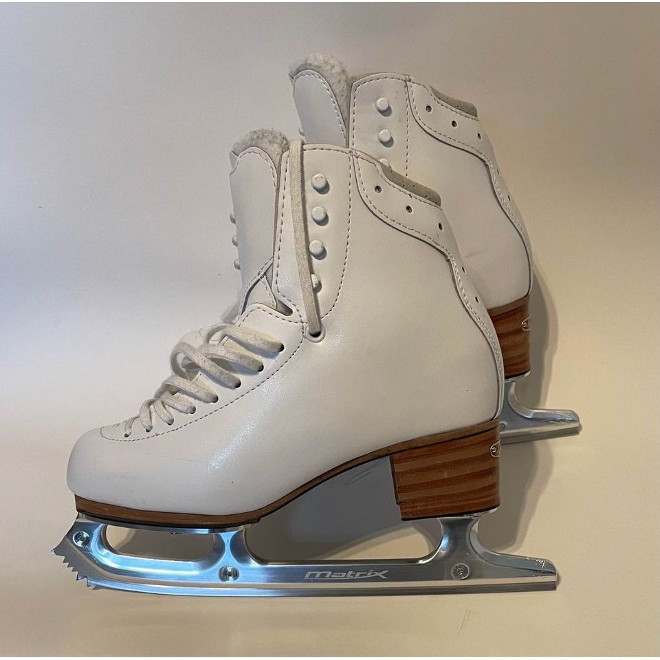 Jackson 5300 Boots size 6 R and Jackson Matrix Elite Blades Size 9.5" - EXCELLENT USED CONDITION