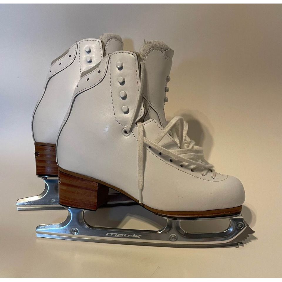Jackson 5300 Boots size 6 R and Jackson Matrix Elite Blades Size 9.5" - EXCELLENT USED CONDITION