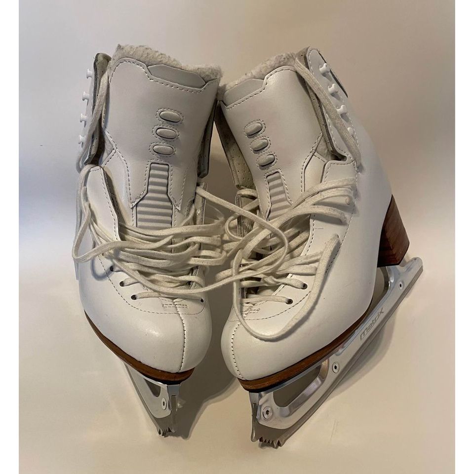 Jackson 5300 Boots size 6 R and Jackson Matrix Elite Blades Size 9.5" - EXCELLENT USED CONDITION
