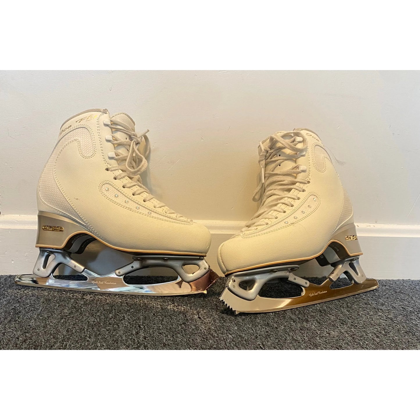 Used Edea Ice Fly Boot 230 B w/ Gold Seal Revolution Blade