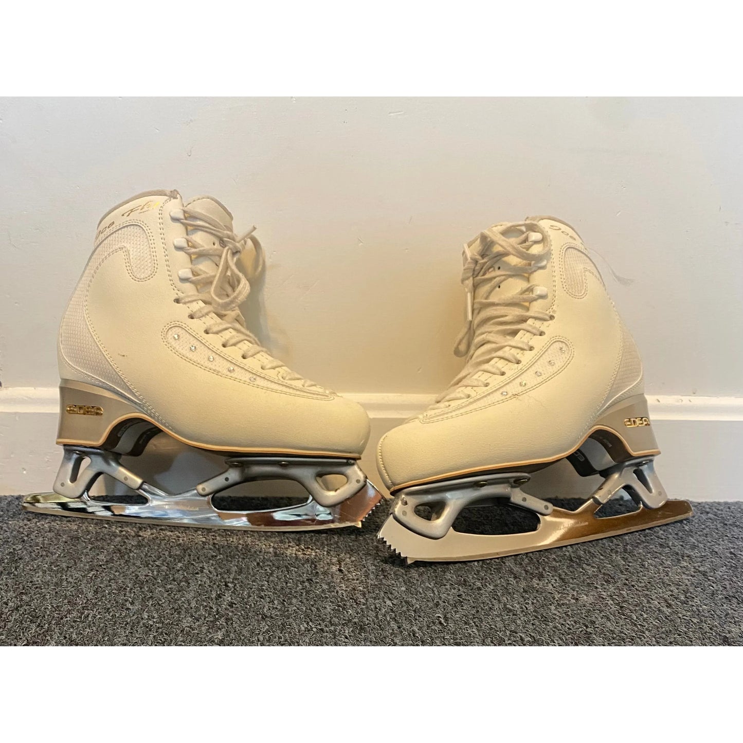 Used Edea Ice Fly Boot 230 B w/ Gold Seal Revolution Blade